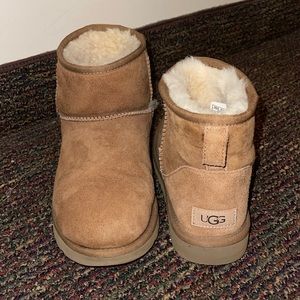 ugg minis barely worn